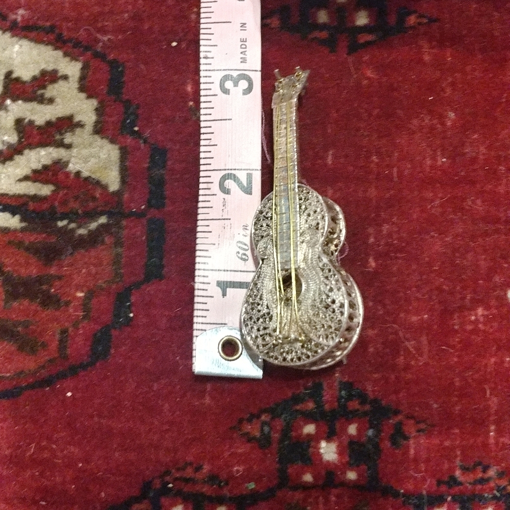 Vintage Guitar Pin